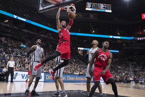 Jonas Valančiūnas rodė jėgą, bet nesutrukdė „Spurs“ rekordui