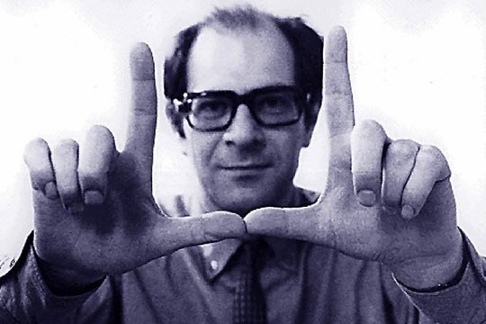 Teatro ir muzikos garsenybės susivienijo tapyti portretą