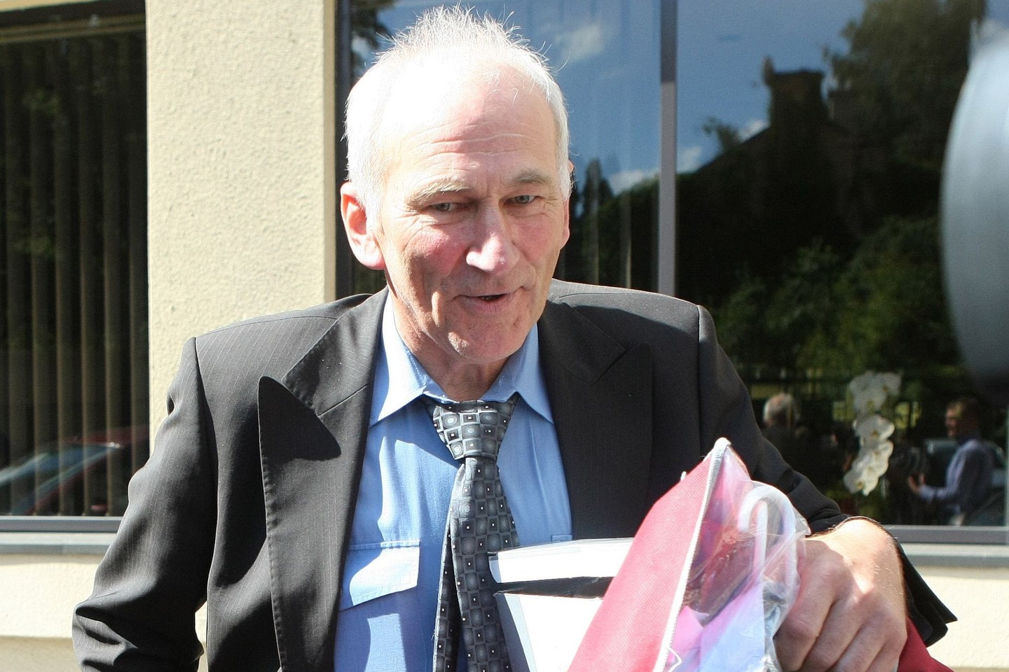 Į užsienį pasprukusios N.Venckienės daiktus prieš pustrečių metų iš Seimo iškraustęs J.Varkala dabar pasirašė šios bėglės stiliumi parašytą pareiškimą.<br>R.Danisevičiaus nuotr.