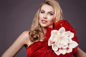 D. Andriuškaitė pasipuošė ridikais ir pipirais dekoruota suknele