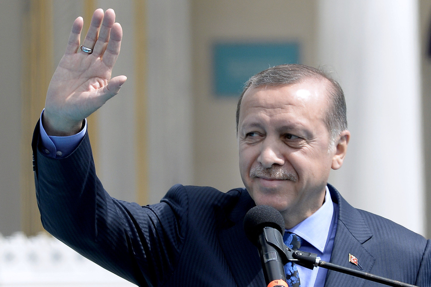 Turkijos prezidentas Recepas Tayyipas Erdoganas pirmadienį užsipuolė Vakarus dėl „demokratijos pamokų“ Turkijai, augant JAV ir ES kritikai dėl įtariamo turkų žiniakslaidos laisvių suvaržymo prezidento valdymo laikotarpiu.<br>AFP/ Scanpix nuotr.