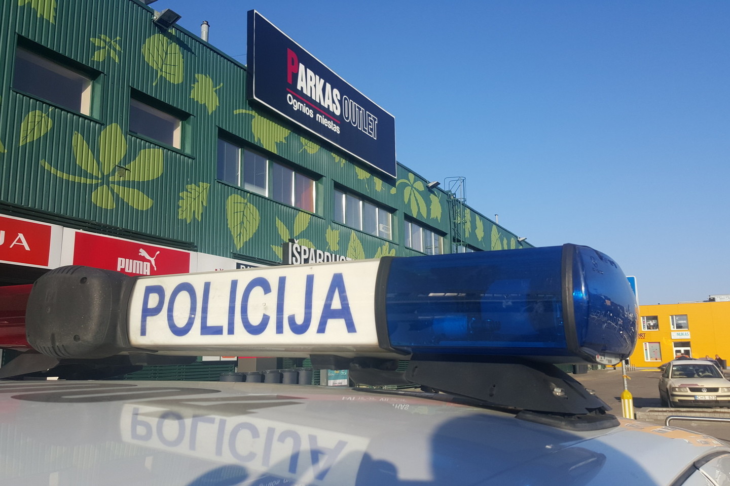 Dėl mįslingos dėžės Vilniuje evakuota „Parkas Outlet“ vaistinė