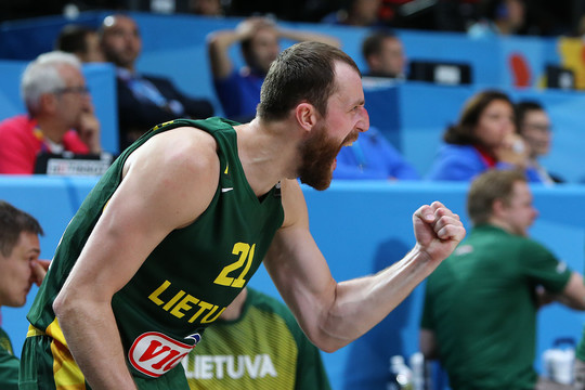 Lietuviai svetur. A. Milaknio tritaškiai ir T. Lydekos pastangos