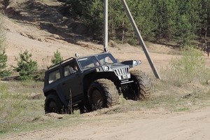 Visureigių dvikova: naujausias MAZ sudomino Džeimsą Bondą