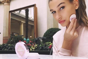 Hailey Baldwin prasitarė, kad ją su Justinu Bieberiu sieja meilė