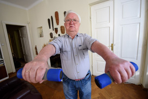 Apie vyriausią TV laidų vedėją Algimantą Čekuolį kuriamas filmas