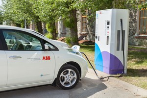 Elektromobilių lenktynėmis susigundė ir sostinės savivaldybė