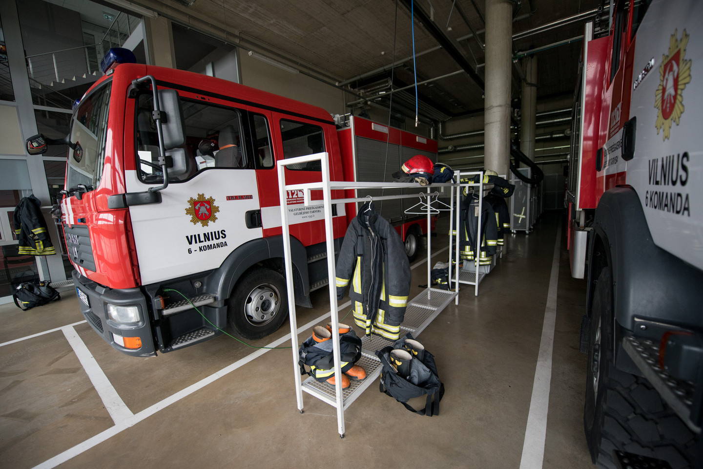 Vilniaus r. ugniagesiai vadavo duryse įstrigusią mergaitės ranką.