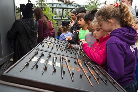 Hario Poterio atrakcionų parke – net veikiančios burtų lazdelės