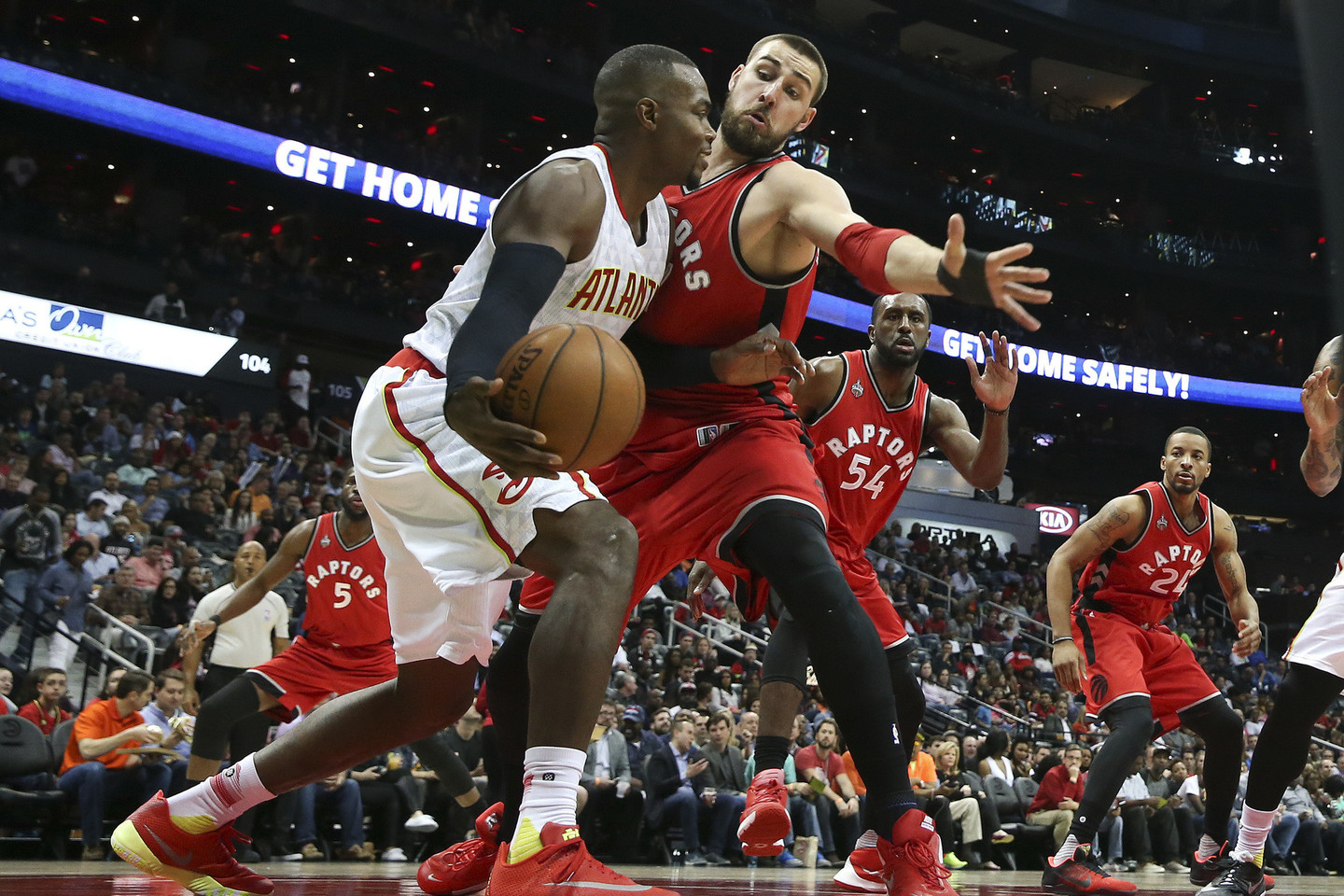 „Raptors“ pralaimėjo „Hawks“ ekipai