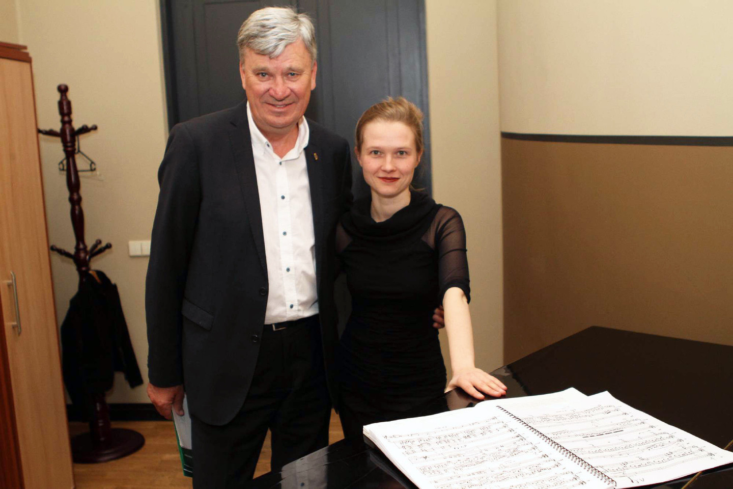 Kauno miesto simfoninio orkestro vadovas A.Treikauskas jau antrą kartą pakvietė koncertuoti M.Gražinytę.<br>M.Patašiaus nuotr.