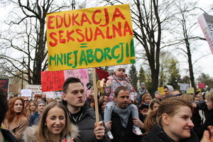 Lenkija pulsuoja: žmonės priešinasi planams uždrausti abortus