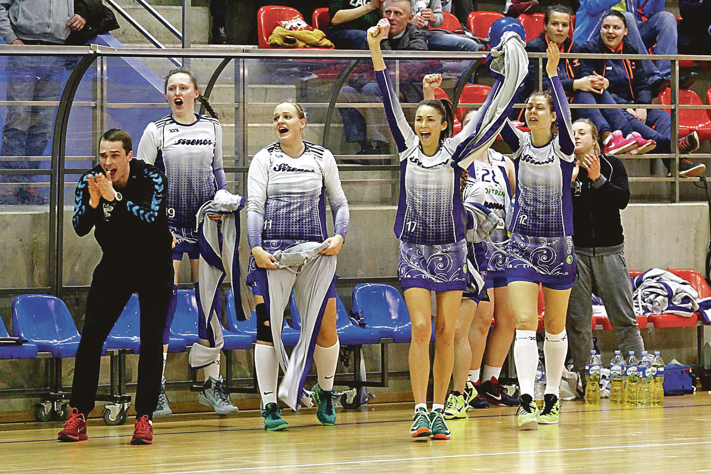 Po varžybų Utenoje „Hoptrans-Sirenų“ krepšininkės džiūgavo – jos kovos finale.