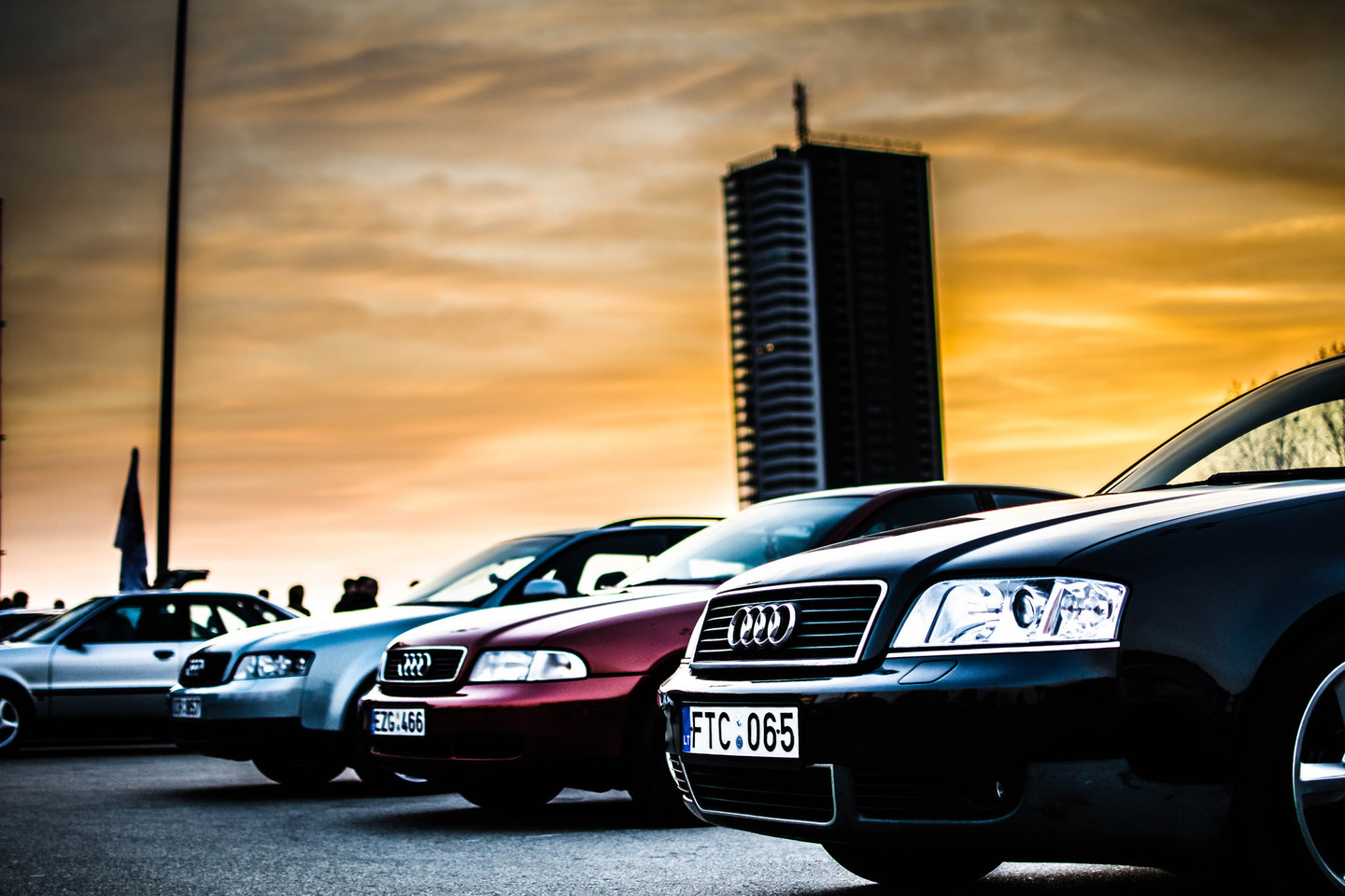 Klaipėdoje susirinko kelios dešimtys „Audi“ automobilių gerbėjų.