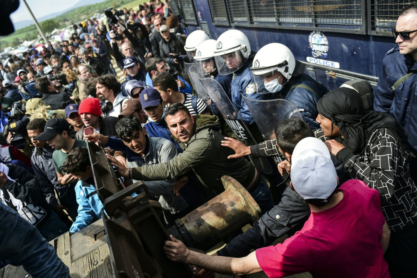 Kol Vokietijoje aptarinėjama migrantų krizė, nusikaltėliai naudojasi susidariusia situacija, į kurią papuolė pabėgėliai.