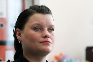 Į šulinį įmestų vaikų mama paliko vyresnėlius – išvyko į užsienį