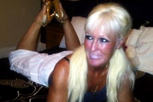 Į šeštą dešimtį įkopusi moteris didžiuojasi pagimdžiusi trynukus