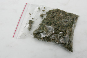 Dvi nepilnametės iš Utenos prekiavo žole – viskas baigėsi blogai