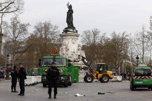 Prancūzų protestuotojai nerimsta, jų nesutramdo net policija
