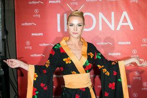 Paauglės Indrės Morkūnienės nuotrauka – japoniškose reklamose