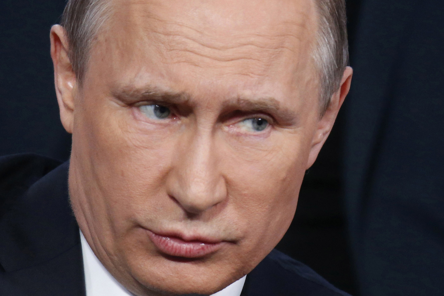 Nors V.Putinas šalies viduje vis dar laikomas lyderiu atnešančiu Rusijai garbę ir galinčiu išspręsti tautos problemas, daugiau nei pusė rusų įsitikinę, kad šalis nejuda teisinga linkme.<br>„Reuters“/“Scanpix“ nuotr.