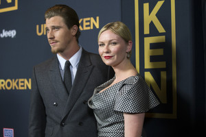 Kirsten Dunst išsiskyrė su vaikinu Garrettu Hedlundu