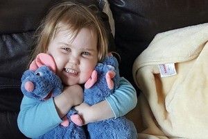 Smegenų auglio kankinama Eva pradeda gydymą, bet ne kur planuota