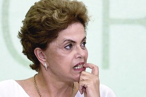 Brazilijos prezidentės kėdė pradėjo svilti