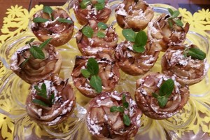 Rožytės iš sluoksniuotos tešlos: bus sunku atsispirti