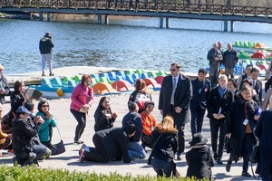 Tailando turistai klupo ant kelių Trakuose išvydę savą princesę
