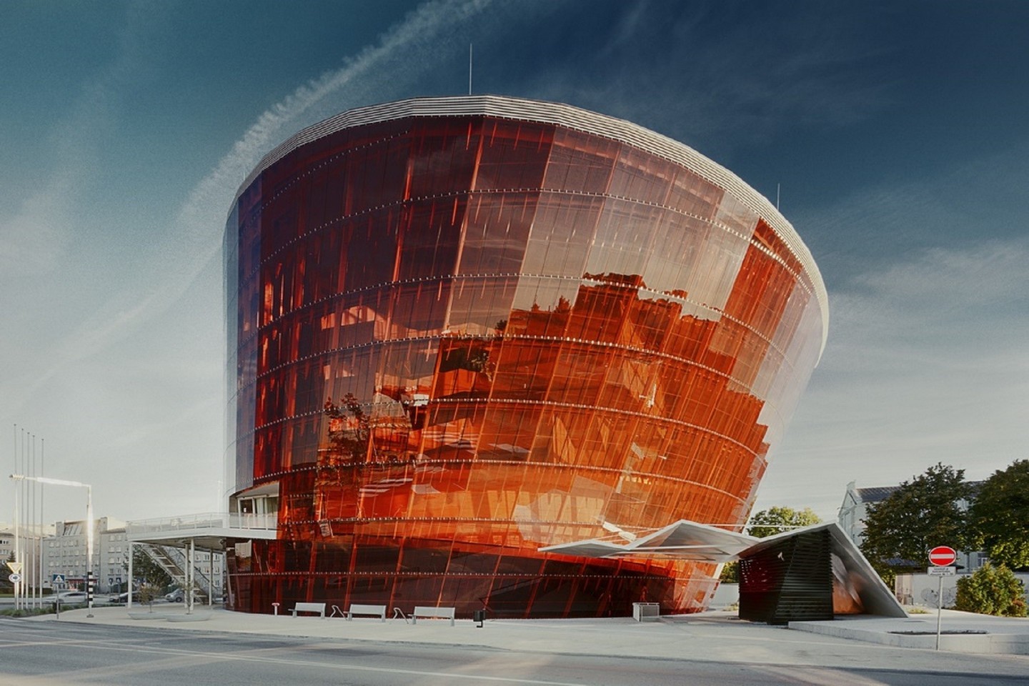 „Great Amber“ koncertų salės Liepojoje autoriai – Volkeris Giencke ir J.Pogas Birojs.