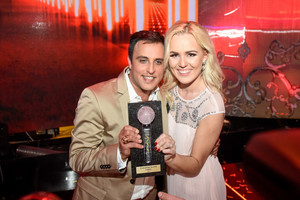 Dainininkė Laisva – apie karštus jausmus kalinčiam sutuoktiniui