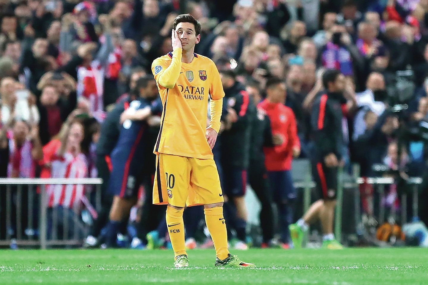 Jei geriausias pasaulio futbolininkas L.Messi nesišypso – „Barcelona“ reikalai išties prasti.<br>AFP/„Scanpix“ nuotr.