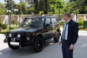 Vladimiro Putino garažas: „Volga“, „Niva“ ir priekaba-palapinė