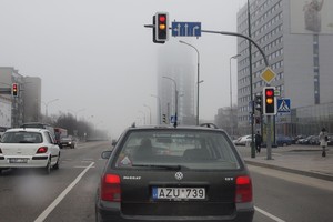 Paaiškino, kada galima nestoti degant geltonam šviesoforui