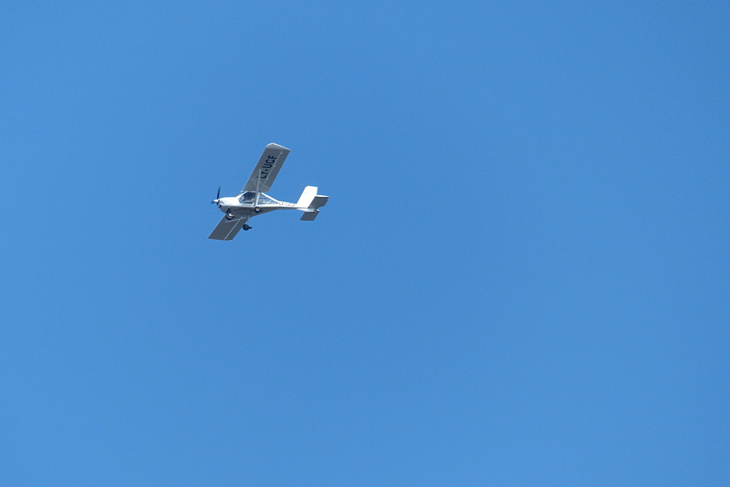 Dangų raižo lėktuvėlis.<br>A. Aleksėjūnienės nuotr.