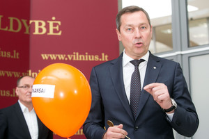 A. Zuokas sprogdino oranžinius R. Šimašiaus balionus