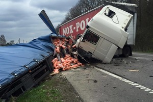 „Via Baltica“ atsainiai palikta puspriekabė lėmė didelę avariją