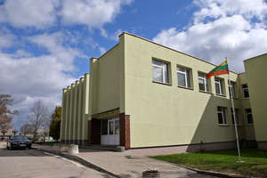 Jauną mokytoją parklupdė dailės pamokoje siautėjęs mokinys