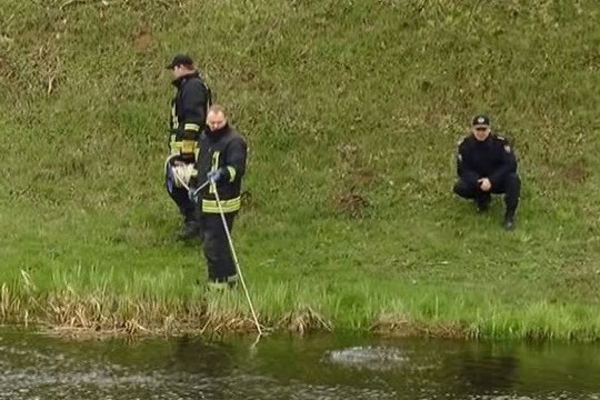 Upėje rastas gimnazisto kūnas užminė mįslių pareigūnams