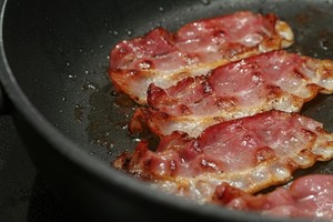 Norite sulaukti šimto metų? Neatsisakykite šoninės