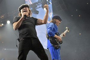 Trauktis priverstas AC/DC vokalistas: „Dar neišeinu į pensiją“