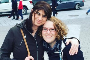 Moteris džiaugiasi, kad jos vyras tapo jos žmona