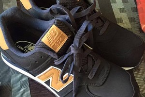 Kaunietė įtūžo, namie apžiūrėjusi savo naujus svajonių batelius