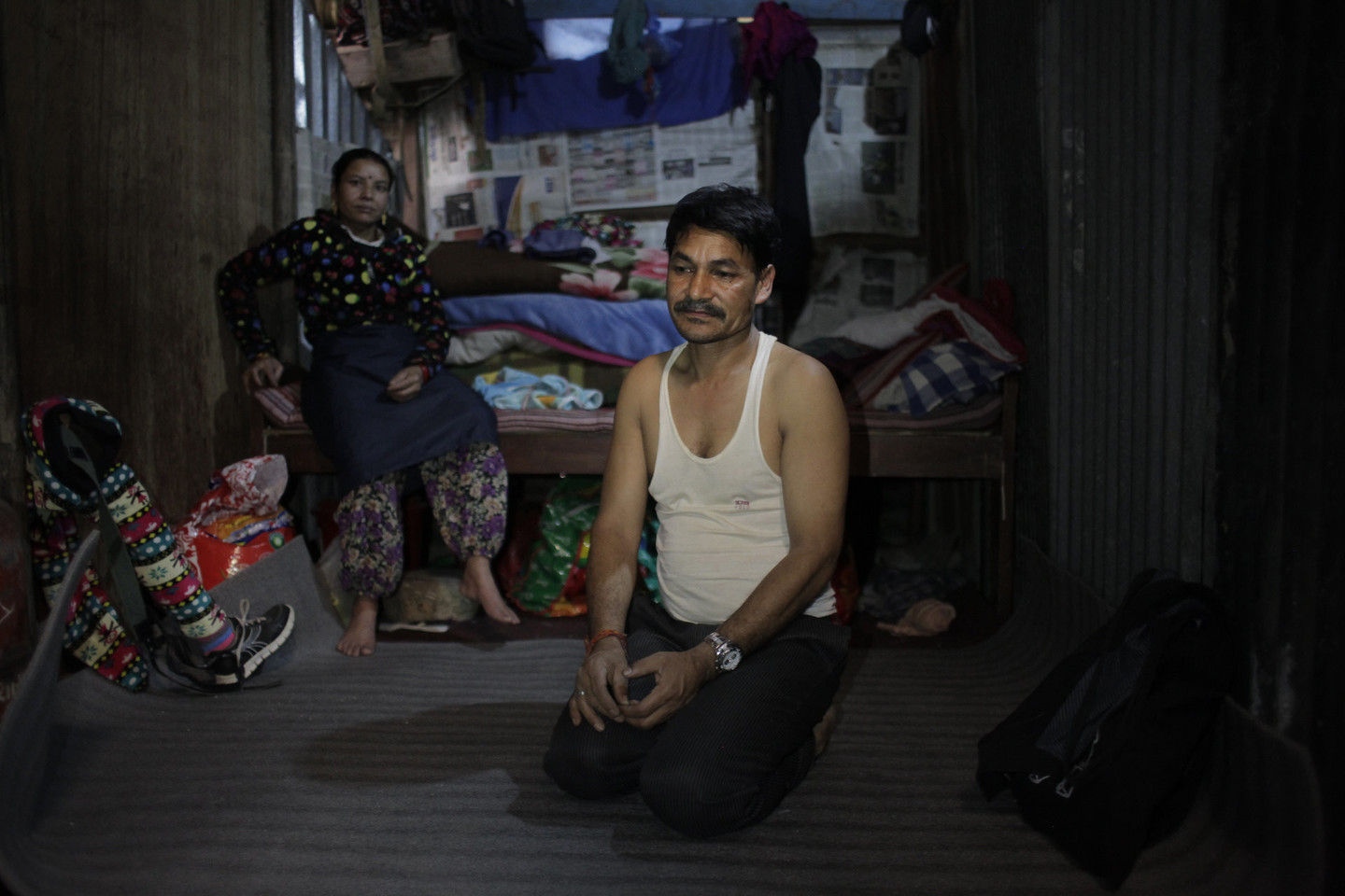 Nepalo žemės drebėjime sužeistos aštuonmetės mergaitės Khendo ir Nirmala tapo labai artimomis draugėmis.<br>AP nuotr.