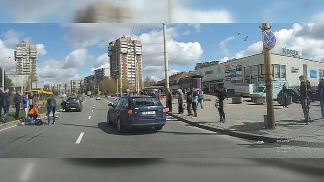 Užfiksuota: Vilniuje ieškomas motociklu moterį partrenkęs bėglys