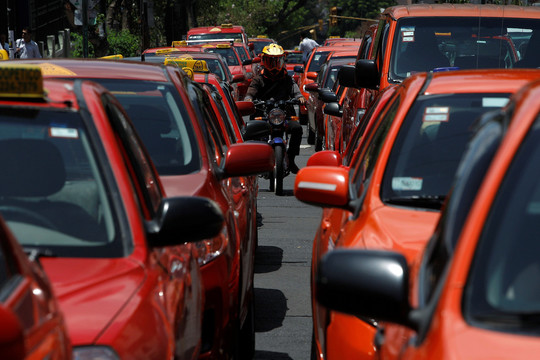 „Uber“ vairuotojų kantrybė baigėsi – jie sukilo prieš kompaniją