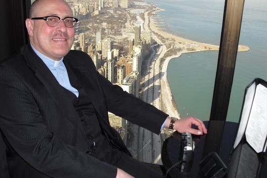 Klieriko prievartautas K. Ralys: „Jį ir toliau supo berniukai“