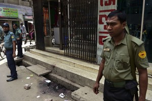 Bangladeše per įtariamą islamistų išpuolį užkapotas profesorius