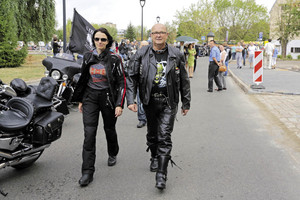 Visvaldas Matijošaitis laukia, kada jo mylimoji skries motociklu